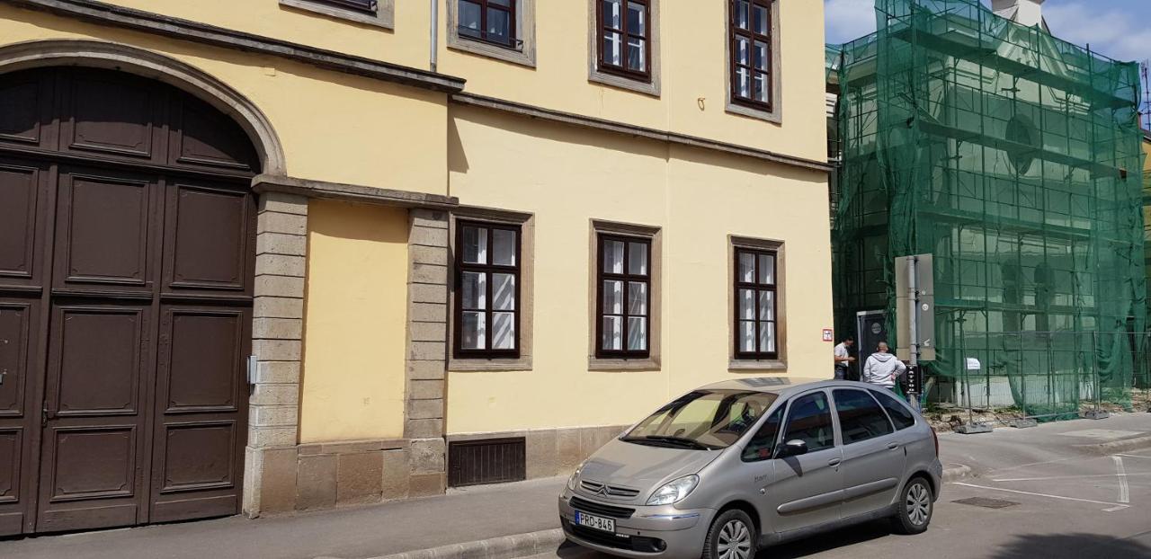 Pr Apartman Eger Exterior foto