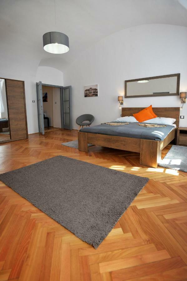 Pr Apartman Eger Exterior foto
